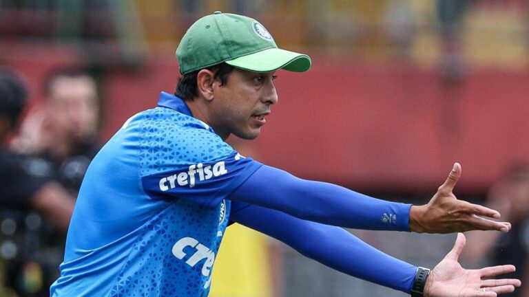 Gustavo Almeida, técnico do Sub-17 do Palmeiras, revela segredos da base do clube