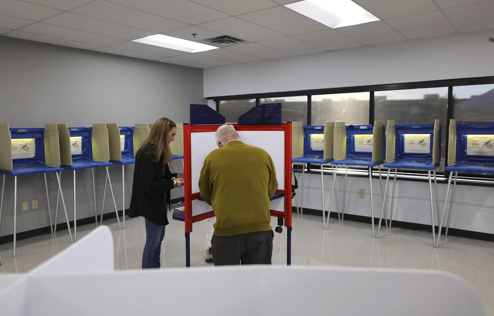 Eleitores em Minnesota votam de forma antecipada