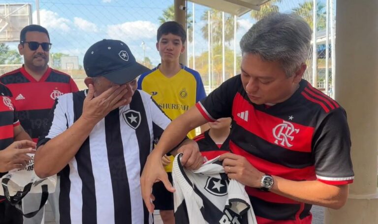 Torcedor do Botafogo recebe homenagem emocionante de flamenguistas antes da final da Libertadores