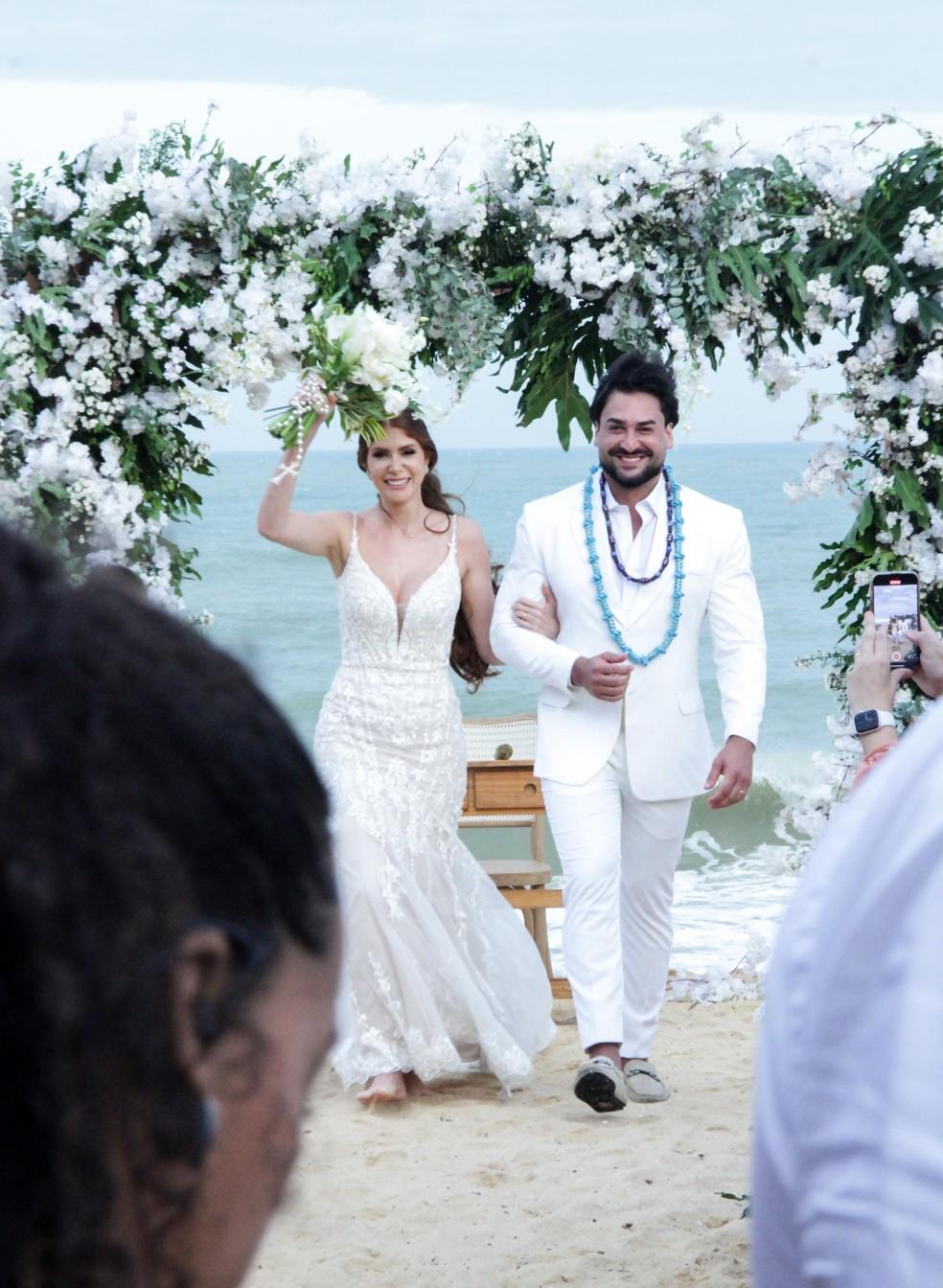 Amanda Gontijo se casa na Bahia com Danilo Monteiro