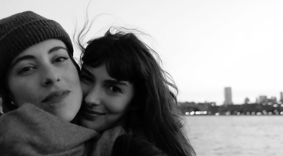 Marina Moschen e a namorada, Emília Sauaia