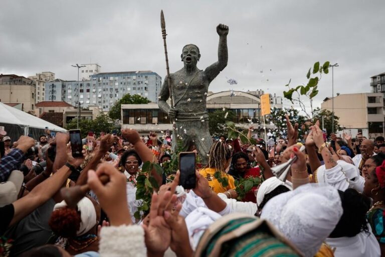 Porto Alegre Celebra Dia da Consciência Negra com Inauguração de Estátua de Zumbi dos Palmares