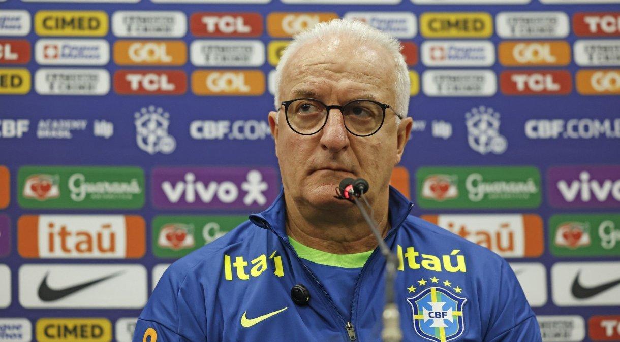 Dorival Júnior durante entrevista coletiva.