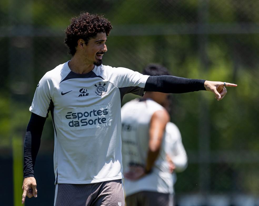 André Ramalho em atividade no treino do Corinthians
