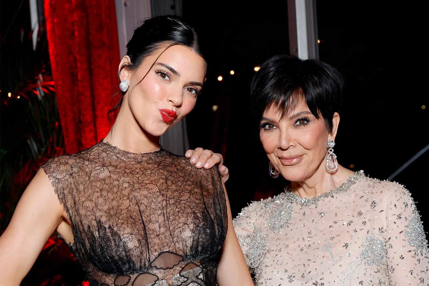 Kendall Jenner e Kris Jenner na festa do Oscar