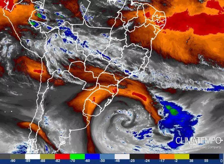 Previsão da Climatempo mostra formação de ciclone bomba na costa da Região Sul