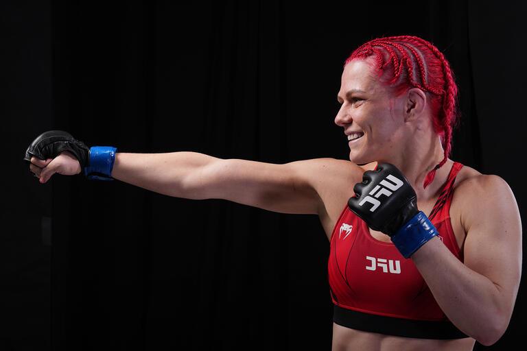 Gillian Robertson em ação durante a luta