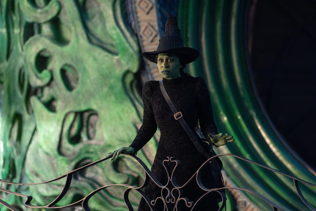 Cynthia Erivo como Elphaba em Wicked