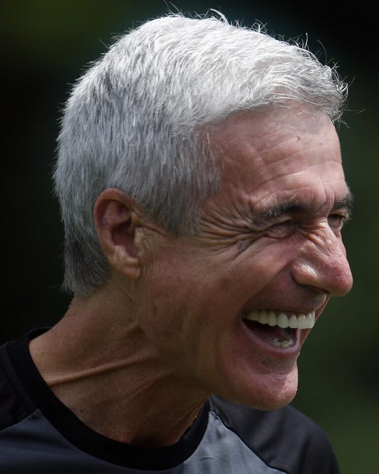 Luís Castro é o Favorito para o Comando do Santos em 2025