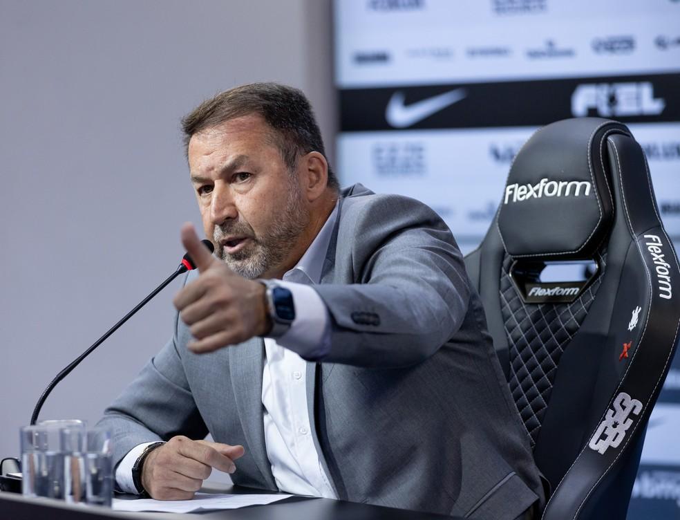 Augusto Melo, presidente do Corinthians, vai falar com a CBF sobre arbitragem