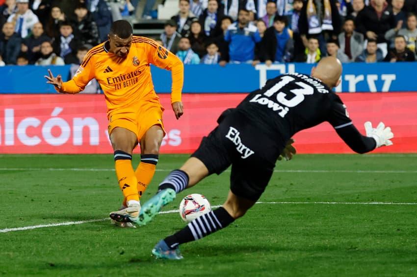 Mbappé finaliza e faz o primeiro gol do Real Madrid sobre o Leganés.