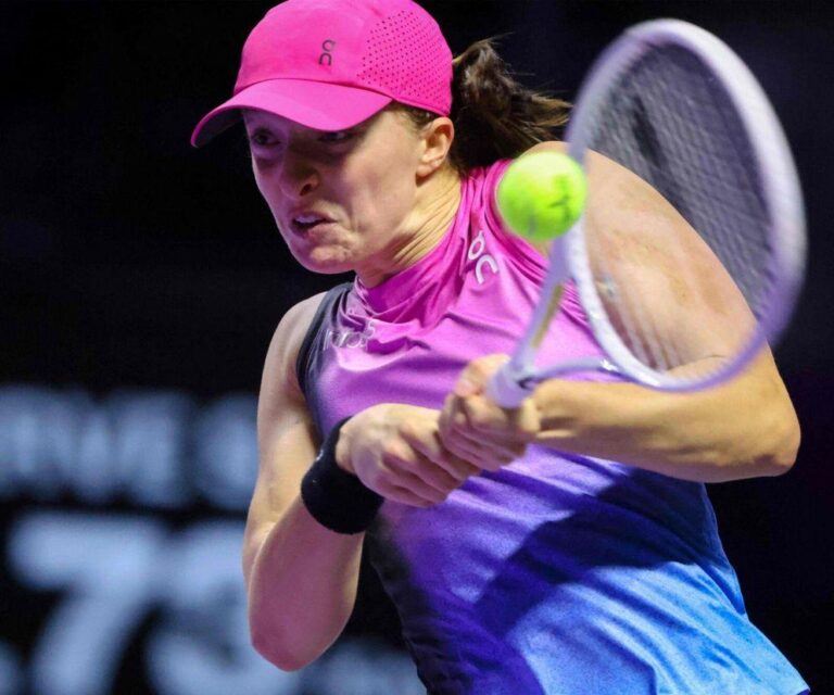 Iga Świątek se prepara para duelo crucial contra Jessica Pegula nos WTA Finals 2024