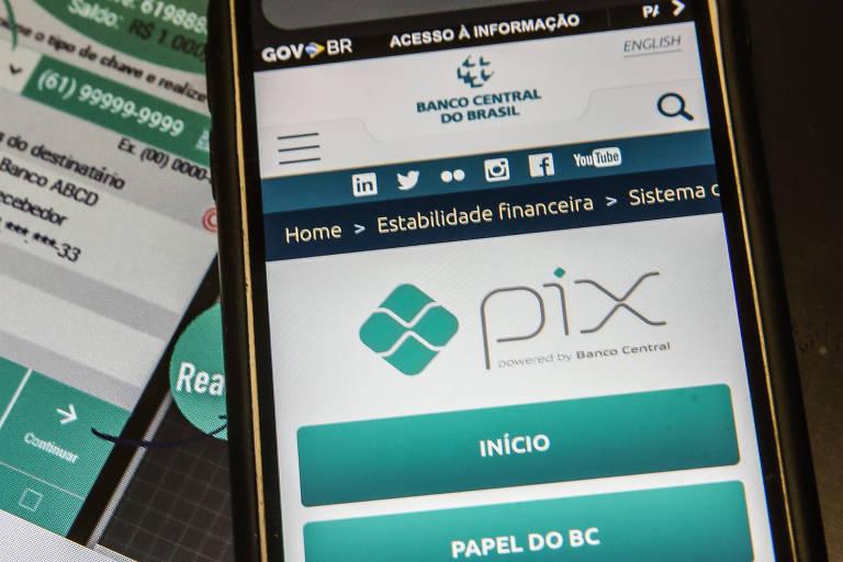 Página do sistema de pagamentos PIX exibida em smartphone