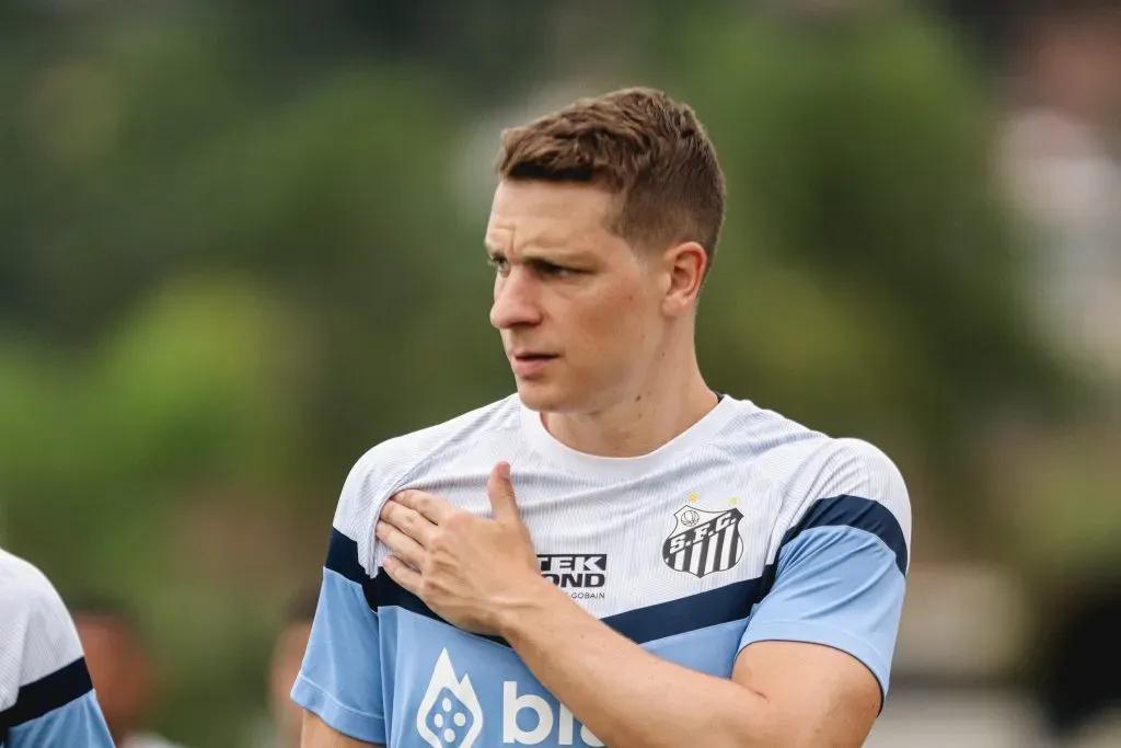 Julio Furch jogador do Santos durante treino no Centro de Treinamento CT Rei Pele