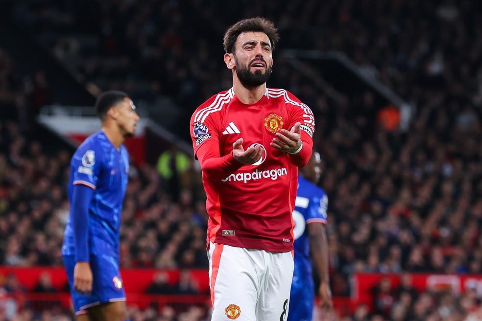 Bruno Fernandes lamenta lance durante o jogo do Manchester United contra o Chelsea