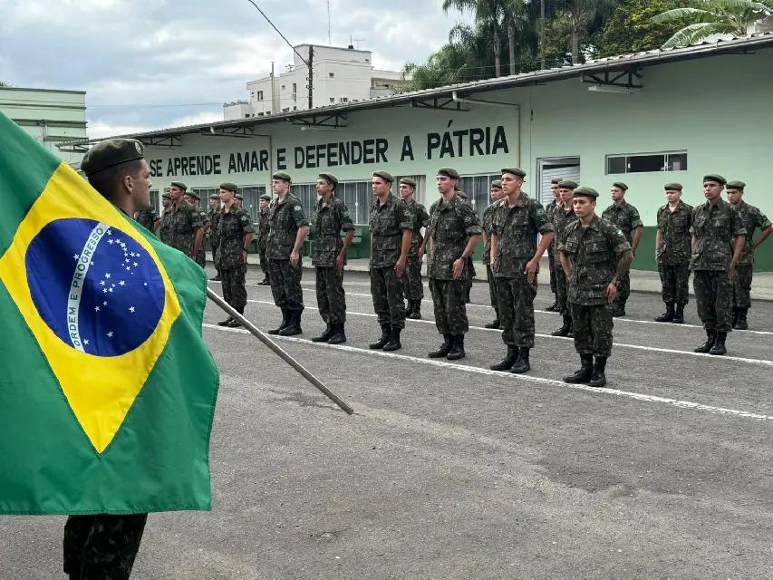 Solenidade do Dia da Bandeira no Tiro de Guerra em Brusque