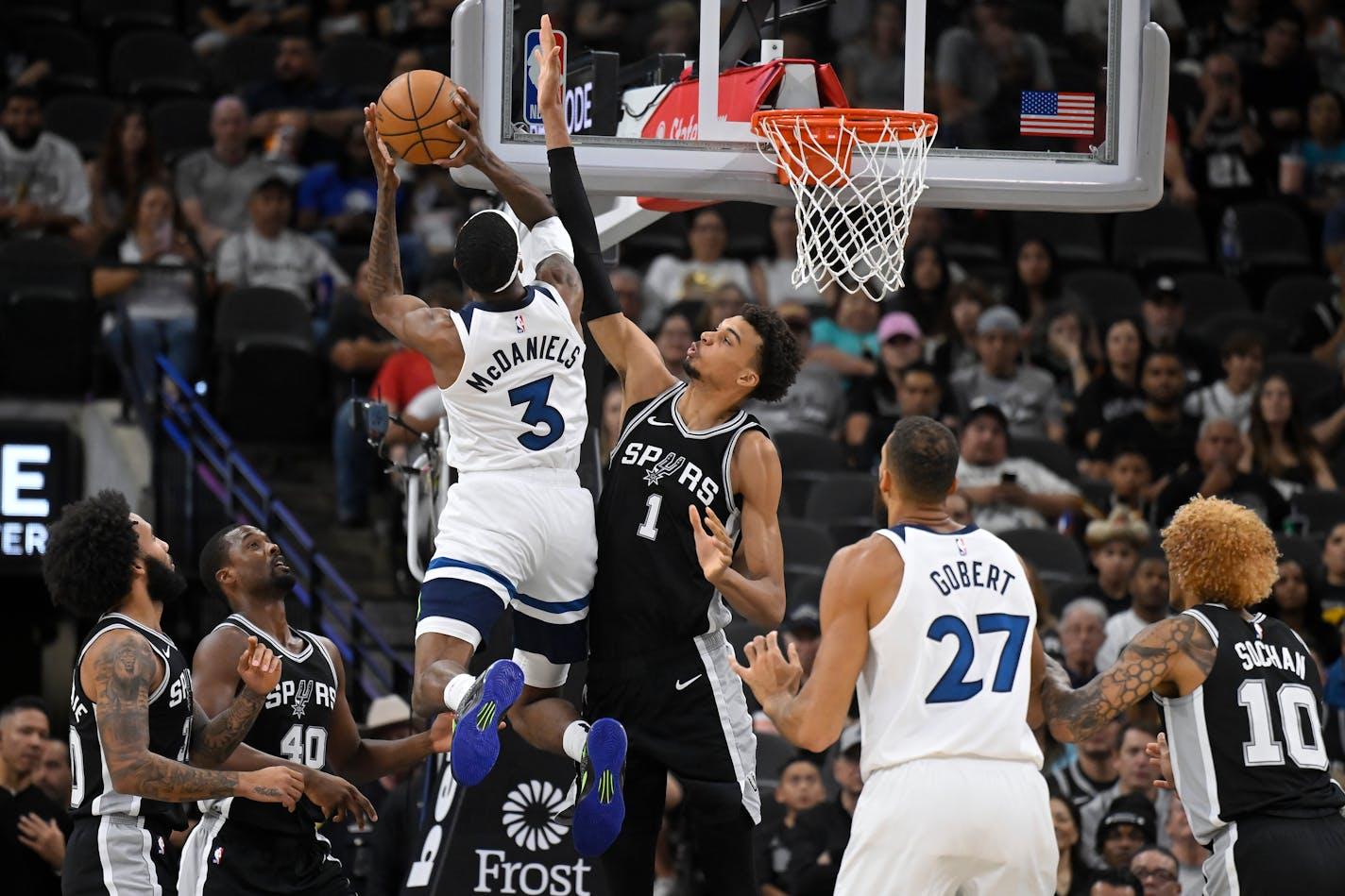 Timberwolves em ação contra os Spurs