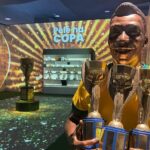 Ídolos e Fãs Prestigiam Exposição em Homenagem a Pelé em São Paulo