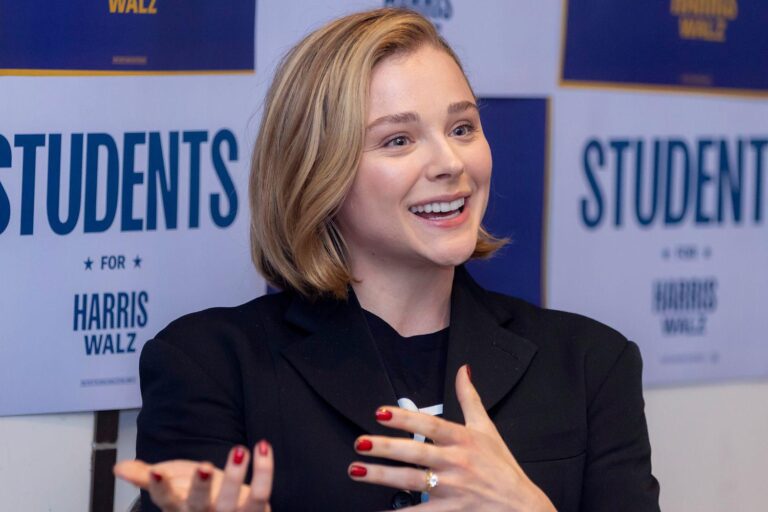 Chloë Grace Moretz se assume como mulher gay e defende Kamala Harris em post sobre eleições