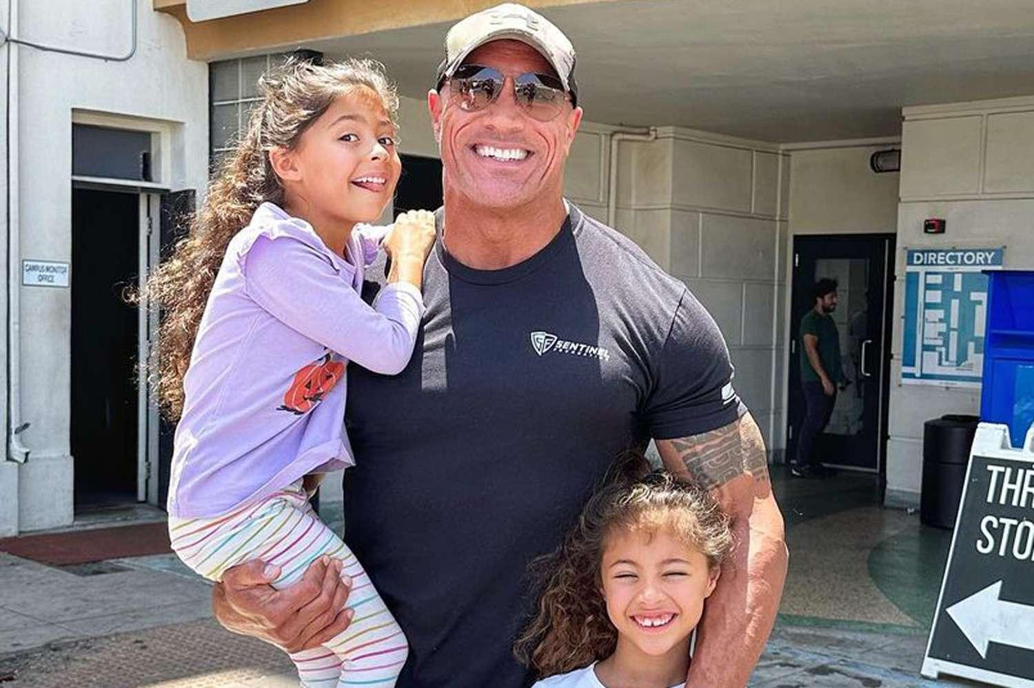 Dwayne Johnson com suas filhas Jasmine e Tiana