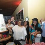 Alcione celebra 77 anos com festa repleta de amigos e solidariedade