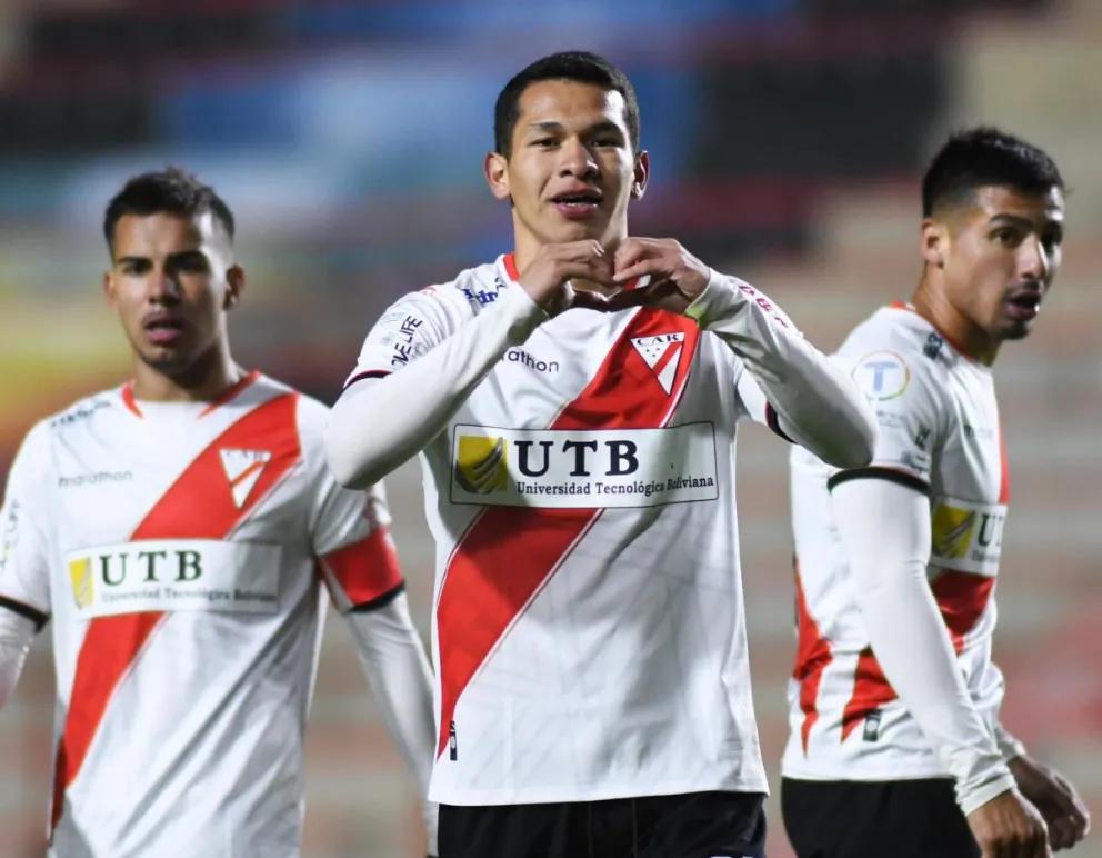 José Martines celebra um gol do Always Ready contra Royal Pari