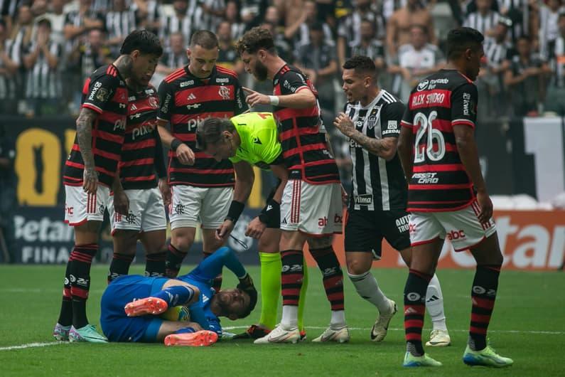 Jogadores do Flamengo comemorando vitória na Copa do Brasil