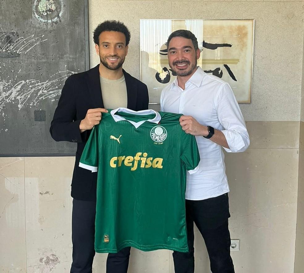 Felipe Anderson com Leonardo Holanda, gerente jurídico do Palmeiras