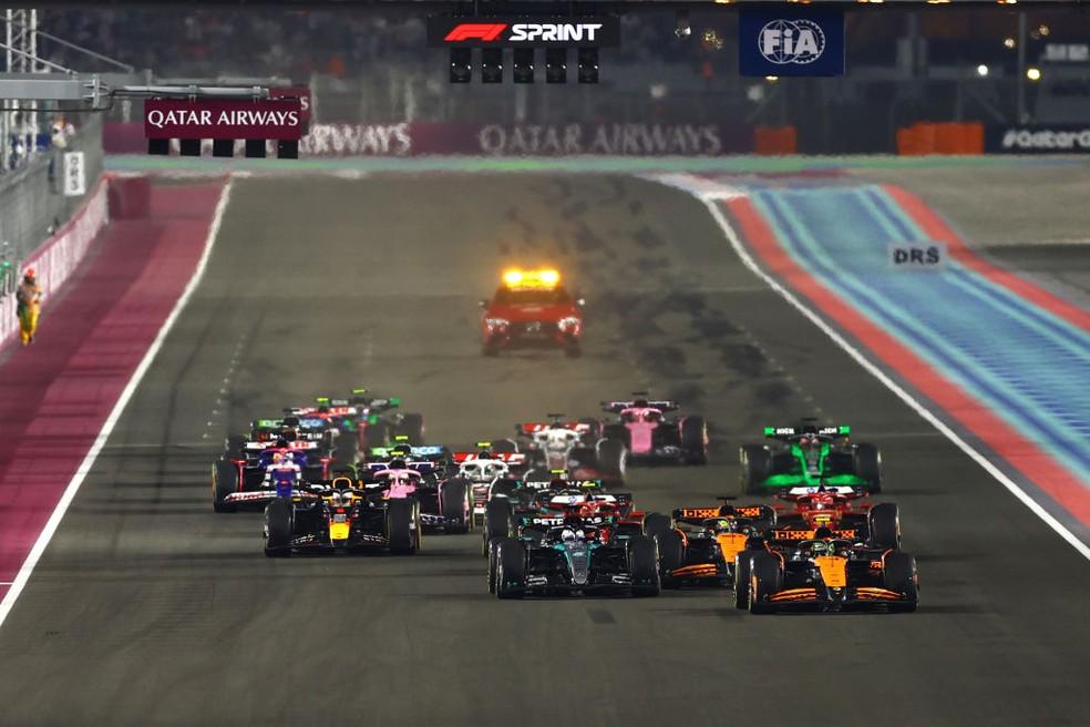 Largada da corrida sprint do GP do Catar de F1 2024 — Foto: Mark Thompson/Getty Images