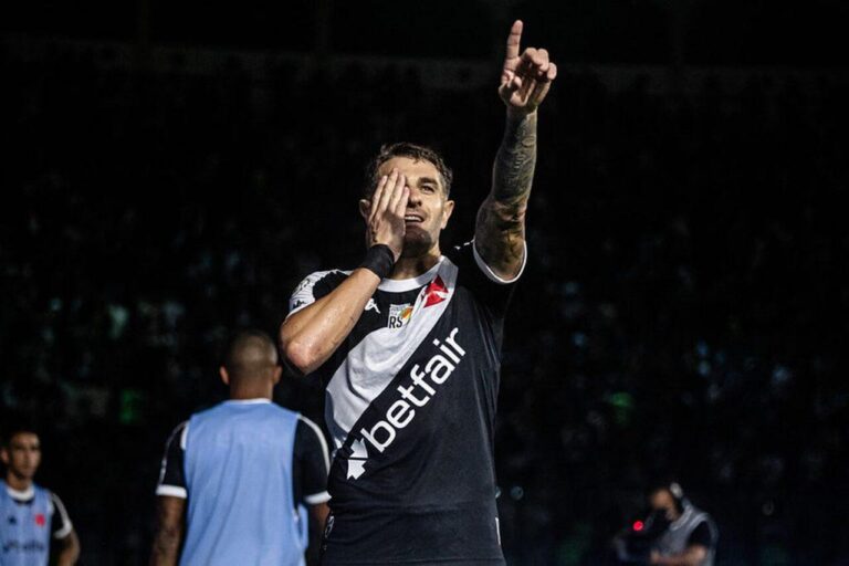 Vasco sofre derrota para o Botafogo e mantém posição no Brasileirão