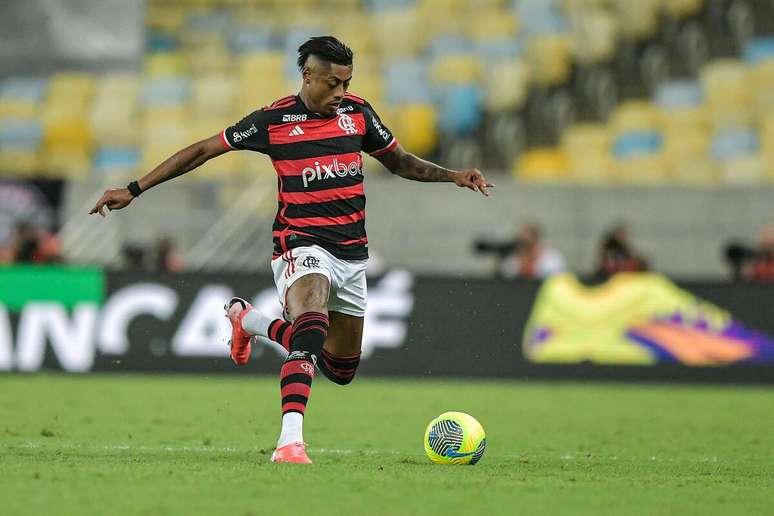 Bruno Henrique durante jogo contra o Corinthians