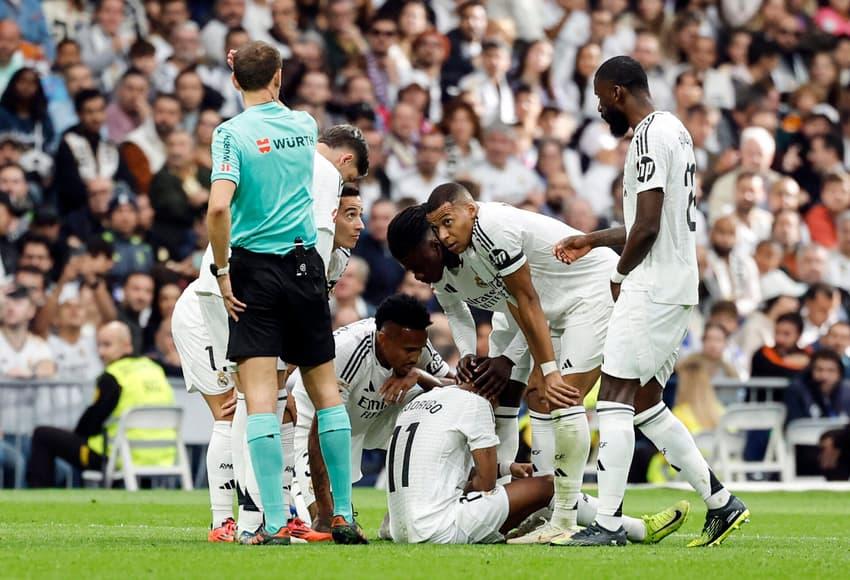 Rodrygo em campo antes de sair por lesão.