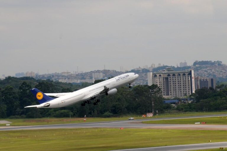 Aeroporto Internacional de Guarulhos alcança recorde de 38 decolagens por hora