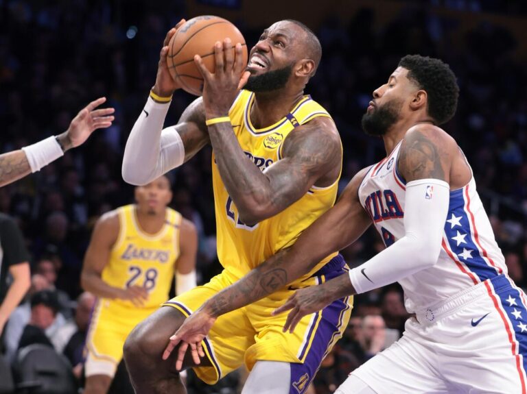 Lakers superam 76ers com nova formação e atuação destacada de Anthony Davis