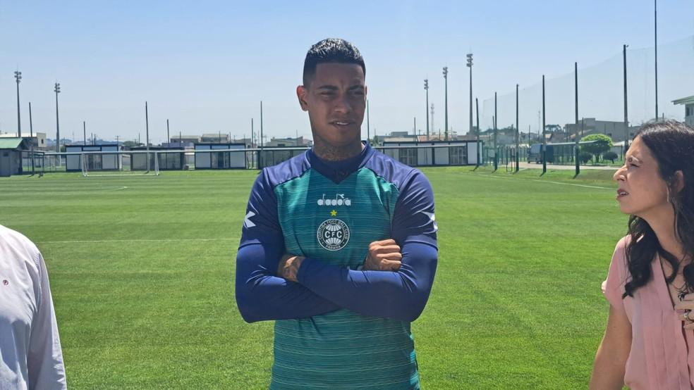 Alef Manga, atacante do Coritiba