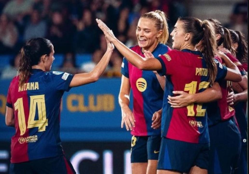 Jogadoras do Barcelona em ação durante a Champions League