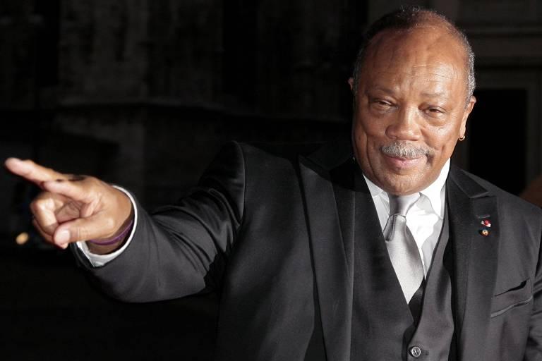 Quincy Jones em performance musical