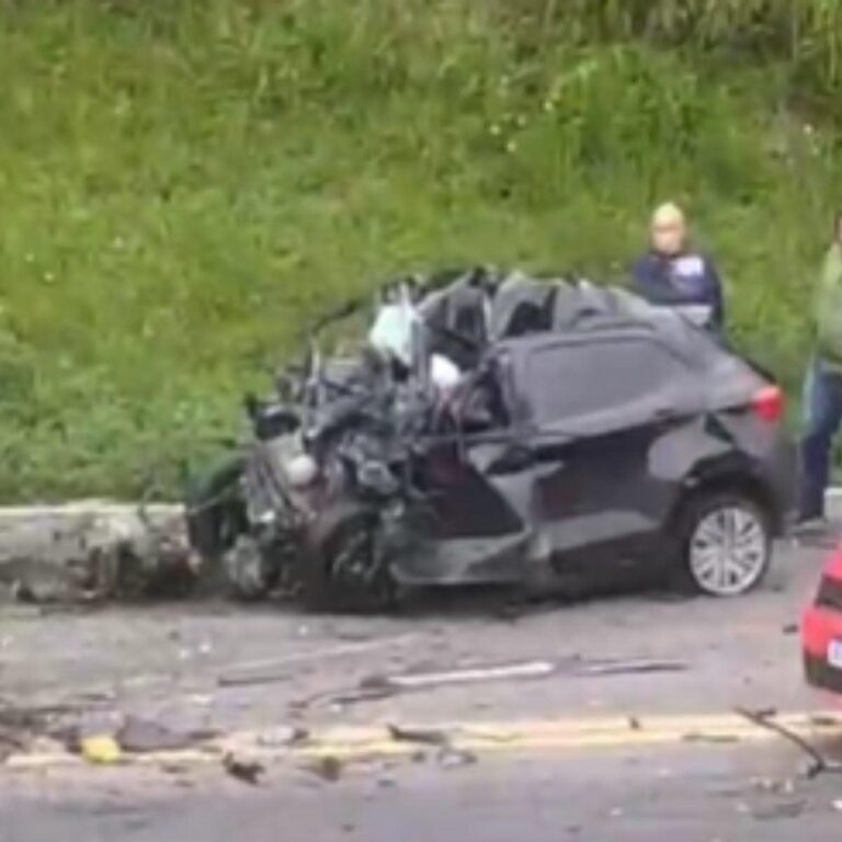 Grave acidente entre carro e caminhão deixa um morto e causa congestionamento no Contorno Norte em Curitiba