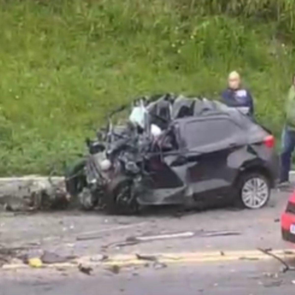 Acidente entre carro e caminhão no Contorno Norte