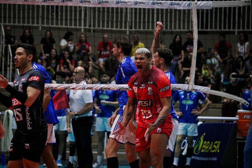 Darlan vibra com ponto do Sesi-Bauru contra o Cruzeiro, pela Superliga Masculina