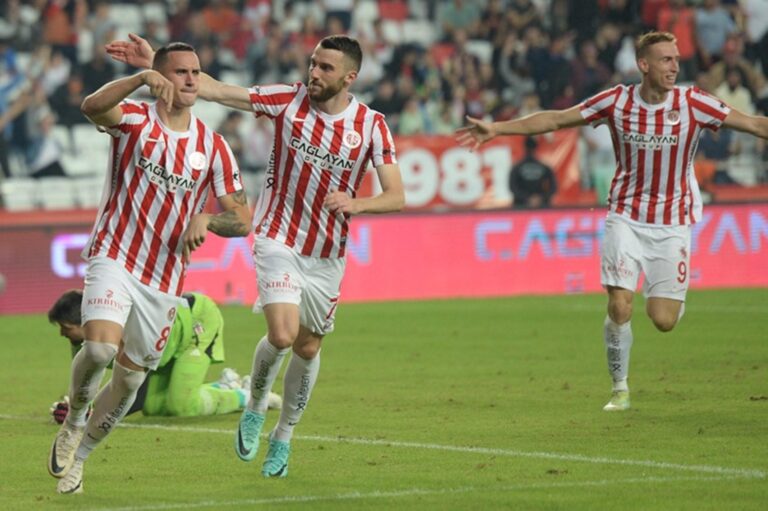 Vibrações no Futebol: Samsunspor e Antalyaspor se Enfrentam Hoje à Noite