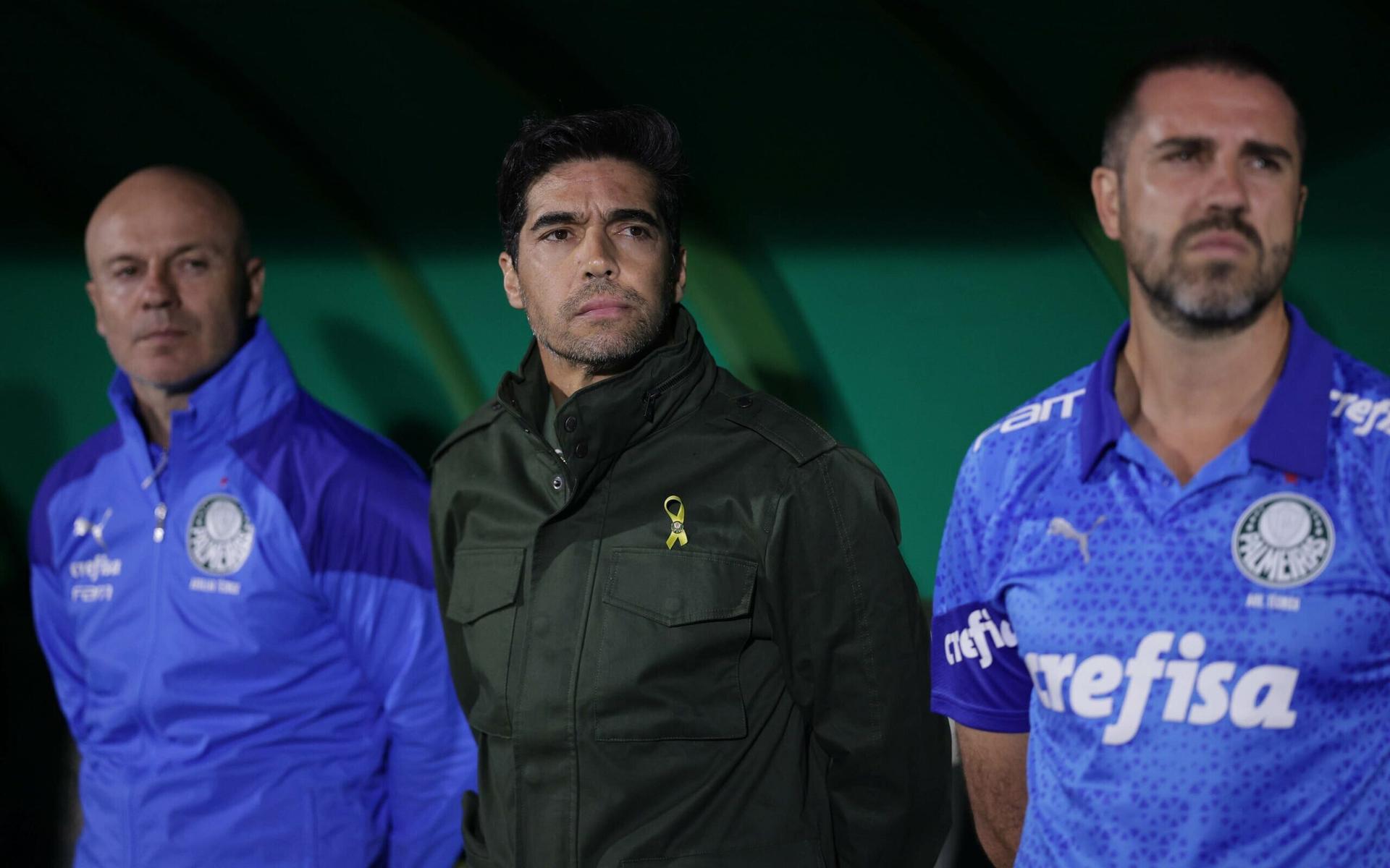 Murilo treinando com a equipe do Palmeiras antes do Dérbi