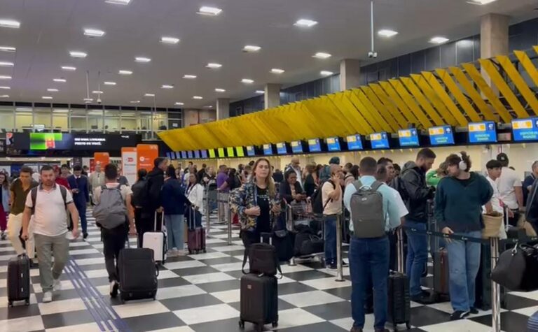 Cancelamentos de voos em Congonhas e Santos Dumont geram caos e desespero entre passageiros