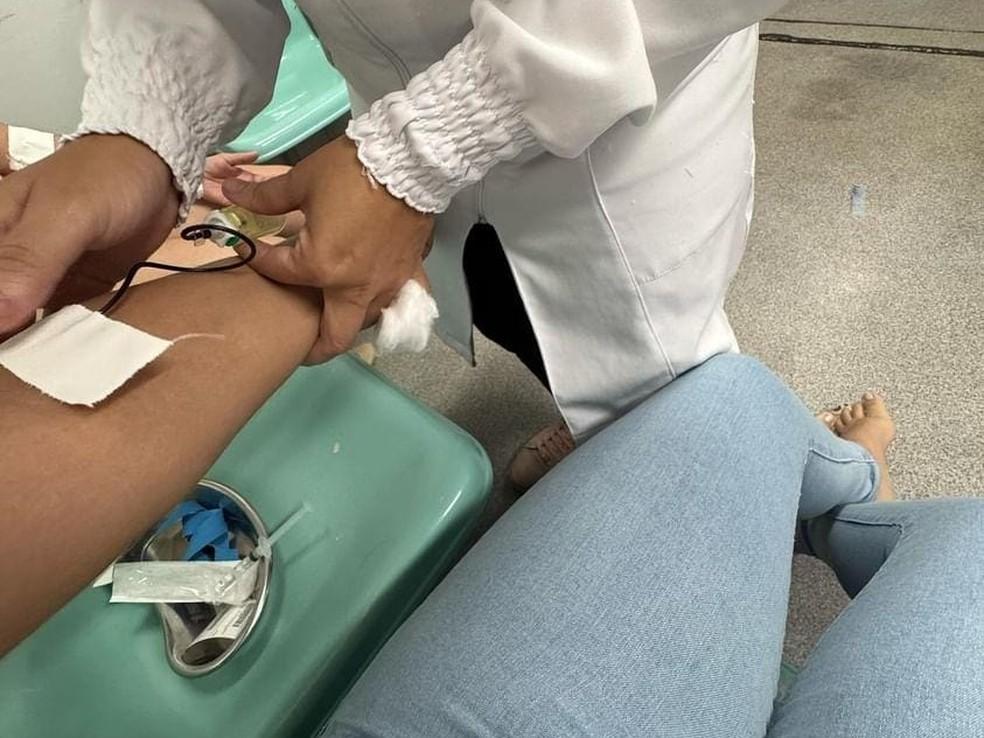 Funcionários de fábrica de calçado foram parar na UPA após consumir água na empresa.