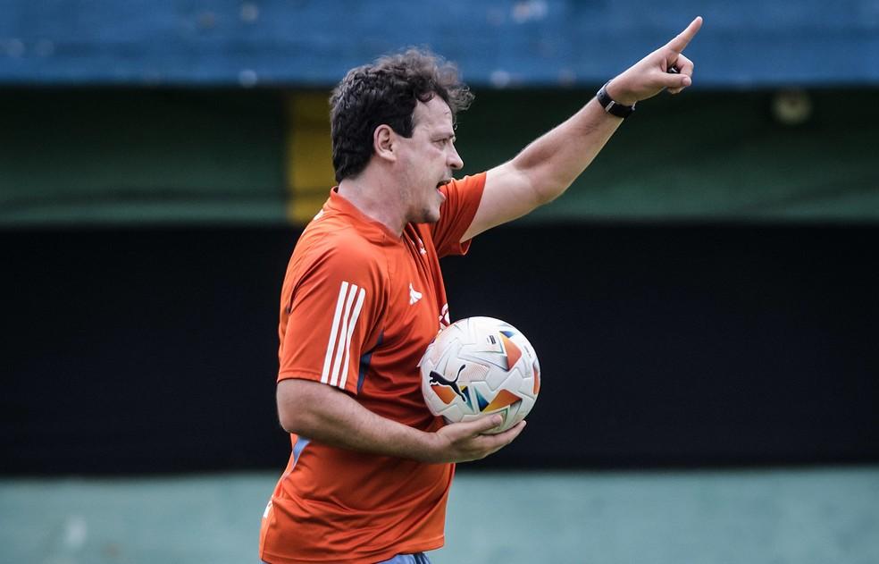 Fernando Diniz em treino do Cruzeiro