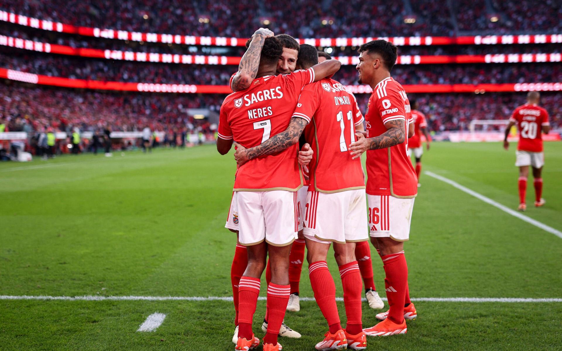 Jogadores do Benfica durante o aquecimento