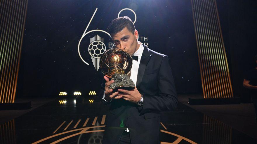 Rodri com a Bola de Ouro 2024