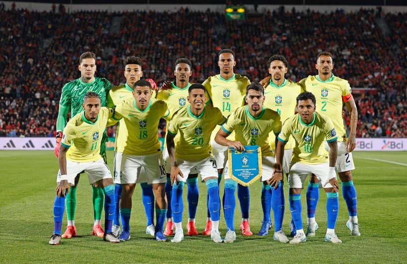 Seleção Brasileira posa para foto oficial antes do jogo contra o Chile