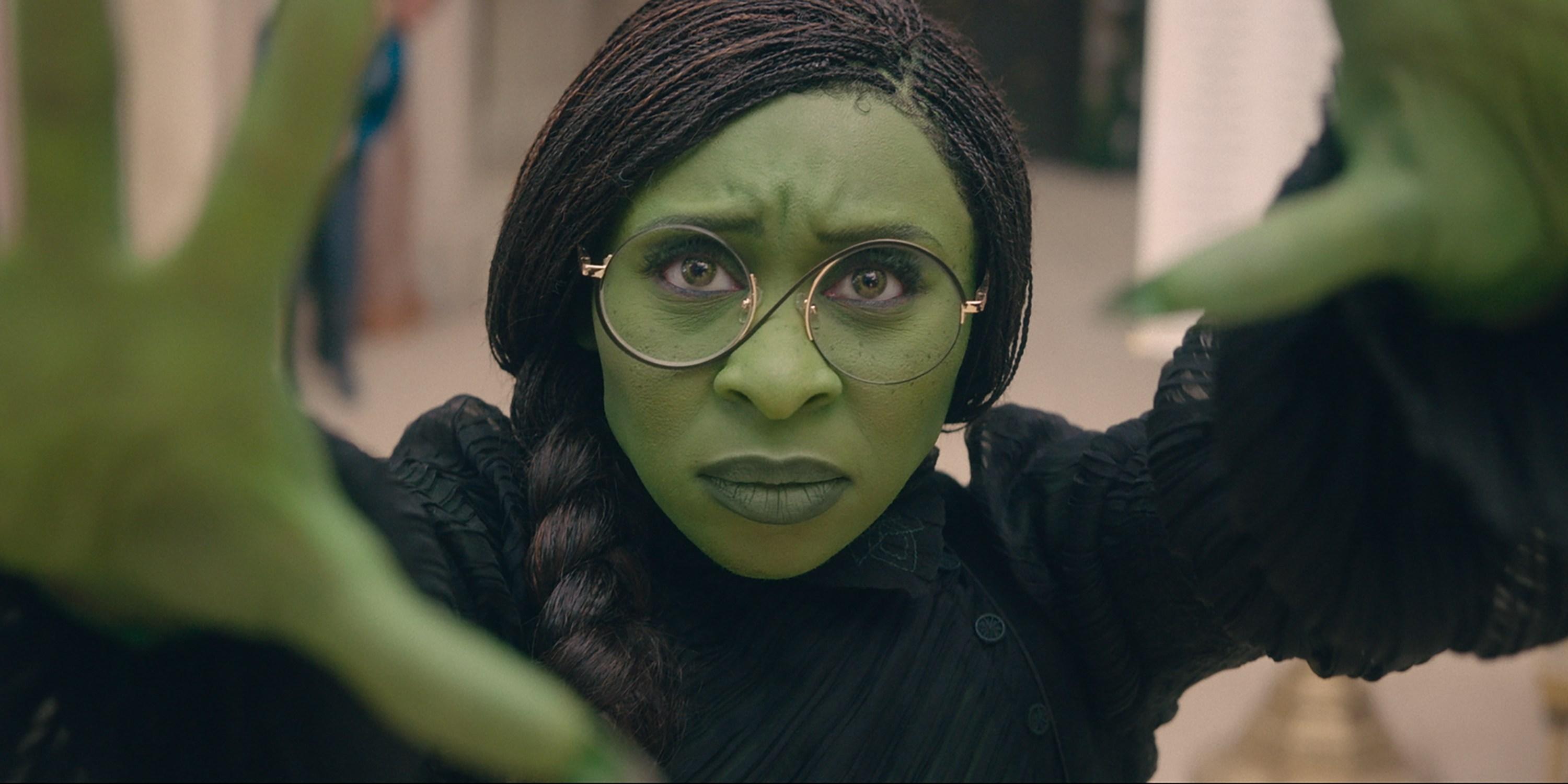 Cynthia Erivo como Elphaba em WICKED, dirigido por Jon M. Chu.