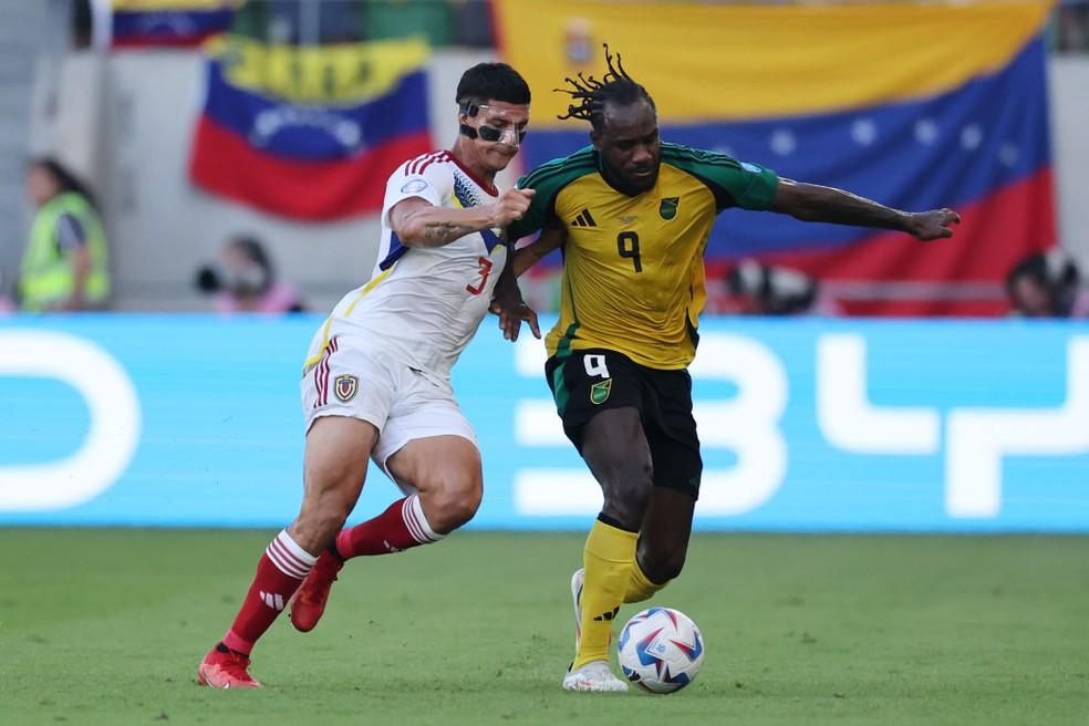 Michail Antonio defende a seleção da Jamaica durante a Copa América